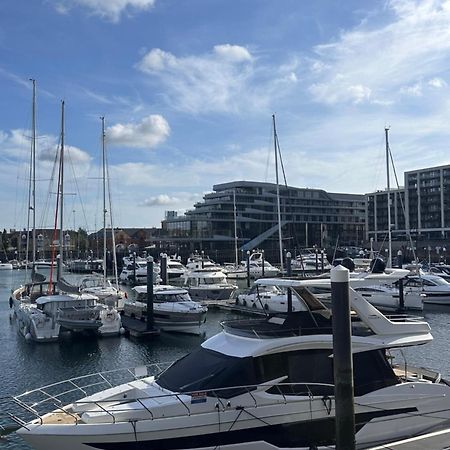 Ocean Village Marina 2 Bedroom Apartment With Balcony! Саутгемптон Екстер'єр фото