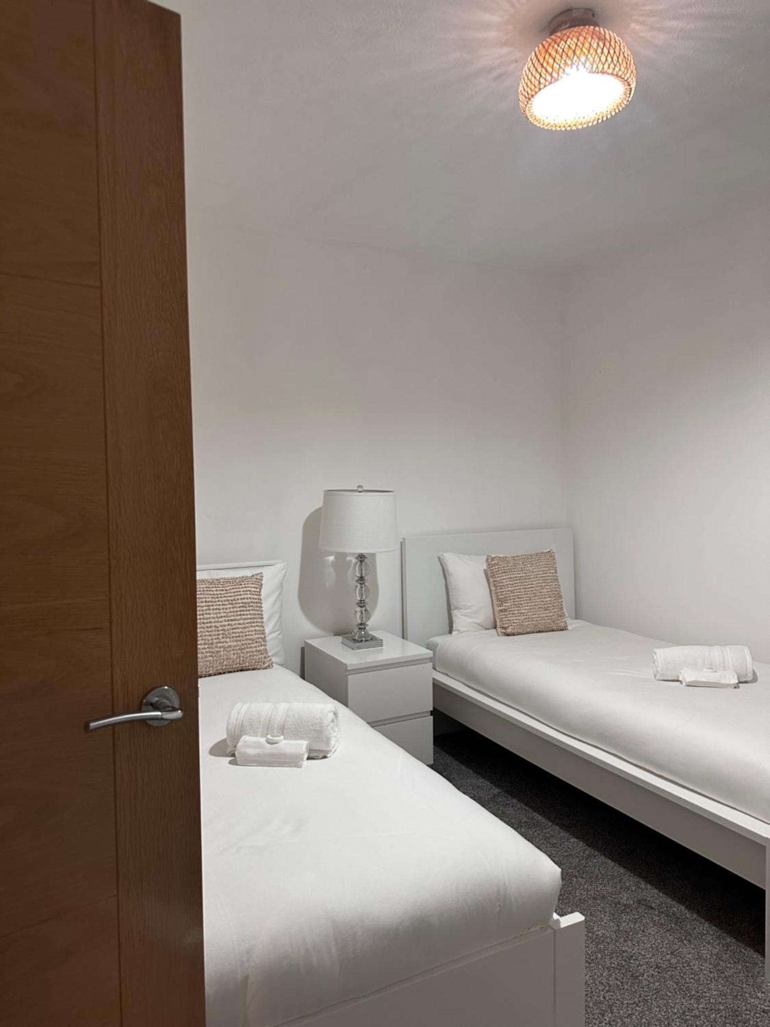 Ocean Village Marina 2 Bedroom Apartment With Balcony! Саутгемптон Екстер'єр фото